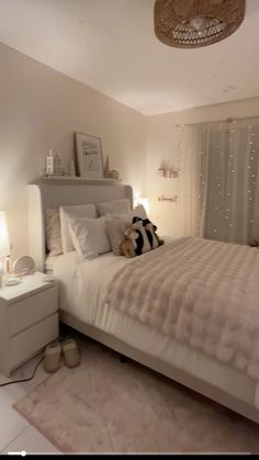 Aesthetic Room Ideas, Desk Makeover, Bedroom Desk, Basement Bathroom, Room Redo