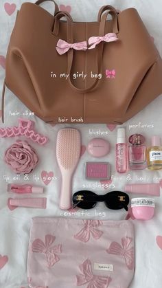 It Girl Items, Clean Girl Products, Clean Girl Skincare, Clean Girl Hairstyle, Clean Girl Room, Clean Girl Outfits, Girl Aesthetic Outfits, Girl Skincare, Skincare Steps