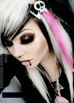 Hannie Dropkick ♥ Emo Women, Emo Hair Color, Emo Girl Hair, Scene Girl Fashion, Fete Emo, Emo Scene Girls, Emo Hairstyles, Scene Makeup, Emo Scene Hair