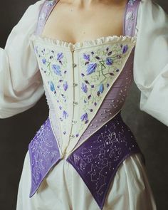 Barbie Rapunzel, White Corset, Fantasy Dress, Fantasy Clothing, Fantasy Fashion, Character Outfits, Mode Inspiration, Historical Fashion