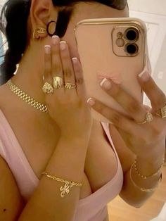 Gold Jewellery Outfit, Women Gold Jewelry, Custom Gold Jewelry, Xoxo Jewelry, Dope Jewelry Accessories, Expensive Jewelry Luxury, Luxe Jewelry, Jewelry Accessories Ideas, Dope Jewelry