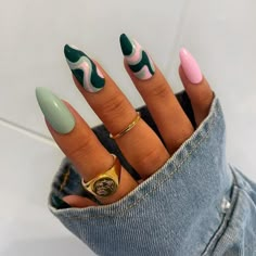 22 popular fall nail designs for that are all in line with the most recent trends and will definitely get you through autumn, making sure your nails are always looking their best. Ideas Uñas, Green Nail Designs, Nail Art Inspo, Cat Nails, New Nails, Chic Nails