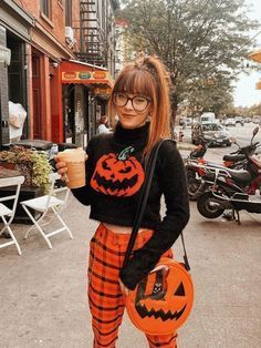 Rachel Iwanyszyn, Halloween Fashion Outfits, Looks Hippie, Black Pumpkin, Fall Feels, Pumpkin Print, Halloween Fashion, Grunge Style, Party Tops