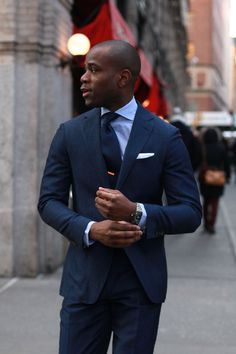 . Gray Suits, Navy Suits, Suits Style, A Man In A Suit, Man In A Suit, Look Formal, Navy Blue Suit, Dapper Gentleman, Navy Suit