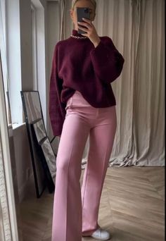 Deep Winter Pink Outfit, Dopamine Dressing Outfit, Pink Trousers Outfit, Classy Spring Outfits, Job Outfits, Pink Pants Outfit, Beauty Tutorial, Look Rose, Dopamine Dressing