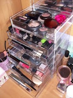 OR THIS!...Clear drawers for beauty products. Organization Containers, Makeup Storage Containers, Clear Drawers, Diy Storage Containers, Diy Makeup Storage, Makeup Organization Vanity, Acrylic Storage, Diy Craft Room, Beauty Storage