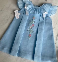 Casa Rosa on Instagram: “Que nuestras niñas siempre anden espectaculares con estas batitas cómodas frescas y hermosas!! Disponible en talla12m y 2t $575 y $595…” Pakistani Kids Dresses, Baby Dress Set, Kids Party Wear Dresses