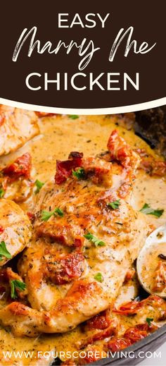 Chicken in creamy sauce with sun-dried tomatoes and herbs on top. Easy Marry Me Chicken, Chicken Recipes Boneless, Easy Chicken Dinner Recipes, Keto Recipes Dinner, Idee Pasto Sano