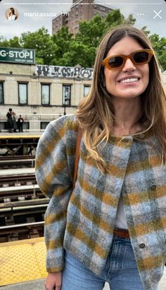 Fall Outfits 2024 Aesthetic, Courdory Jeans Outfits, Casual Winter Office Outfits, Fall Layering Outfits, Aspen Fashion, Parisian Style Fall, Stockholm Street Style, Fall Winter Wardrobe, Looks Street Style