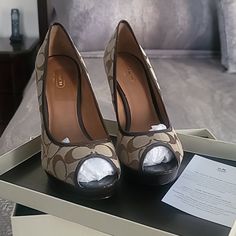 New Coach Breana Brown Signature Platform Heels With Peep Toe. Coach Heels Outfit, 2000s Items, Things To Thrift, Cool Heels, Coach Heels, Thrift Ideas, Creating Outfits, Vintage Pumps, Cute Shoe