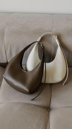 Bags Korean Style, Round Bags, Bags Korean, Stylish Leather Bags, Minimalist Tote Bag, Fashion Top Outfits