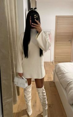 All White Outfit Winter, Creme Outfit, Witte Jeans Outfit, Winter Outfits Elegant, Winter Fall Outfits, White Jeans Outfit Winter, Fall Outfits Ideas, Sweater Dress Long, Knitted Sweater Dress