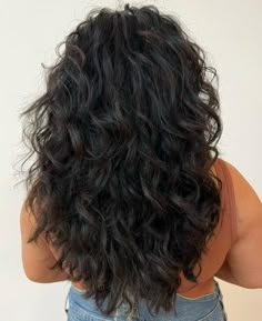 Haïr Cut For Long Curly Hair, Thick Hair Haircut Long Layered, Lots Of Layers Wavy Hair, Long Thick Hair Layers Wavy, Choppy Layers For Long Hair Wavy, Textured Layers Long Wavy Hair, Haircuts For Long Frizzy Wavy Hair, Long Layered Hair Curly Waves, Haircut Ideas For Long Thick Curly Hair