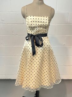 Polka Dot Party Dress - Etsy Sewing Area, Polka Dot Party, Kawaii Clothes, Vintage Clothing, Flower Power, What To Wear, Polka Dot, Winter Fashion, Vintage Outfits