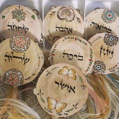 many plates with hebrew writing on them