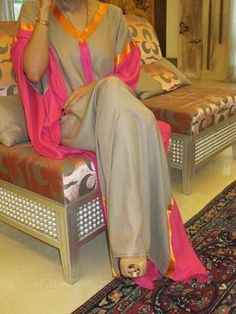 Nice maxi dress / caftan Orange Kaftan, Kaftan Hijab, Dubai Fashionista, Best Maxi Dresses, Abaya Style, Dress Kaftan, Moroccan Fashion, Islamic Dress, Hijabi Style