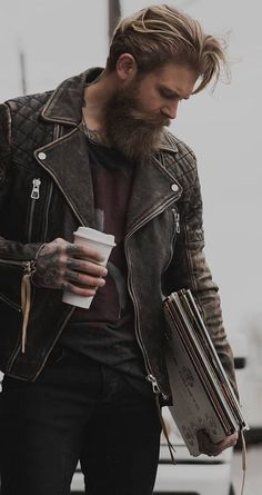 Hipster Hairstyles Men, Long Hair And Beard, Hipster Hairstyles, Mode Tips, Hipster Man, Beard Styles For Men, Hipster Mens Fashion, Mens Fashion Classy, Hairstyles For Men