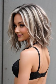 Edgy Short Haircuts, Rambut Brunette, Fall Blonde Hair, Gorgeous Hair Color, Simple Hairstyles, Dye Colors, Hair Color Highlights, Penteado Cabelo Curto, Brown Blonde Hair