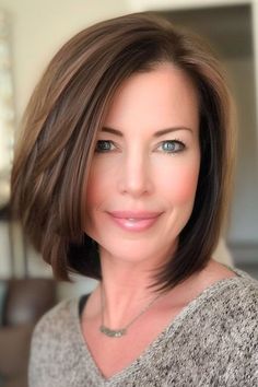 Textured Long Bob for Fine Hair Hairstyle on a smiling woman with brown hair. Brunette Bobs For Fine Hair, Long Bob For Fine Hair, Chic Bob Hairstyles, Bob For Fine Hair, Textured Long Bob, Lob Hairstyles, Body Texture, Chic Bob, Hairstyles For Fine Hair