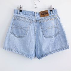 Vintage high waist shorts jeans in light blue of the 90's. This vintage women denim shorts has classic and streetstyle. The shorts is cotton fabric by John F. Gee in perfect vintage conditions. The modern size of this denim short is Medium - the waist contour fit is 29,9 in (76 cm) ** MEASURES FLAT ** Waist 14,9 in // 38 cm Hip 19,6 in // 50 cm Rise (front) 11,4 in // 29 cm Rise (back) 14,5 in // 37 cm Inner leg 2,7 in // 7 cm Length 13,3 in // 34 cm Bottom width 11,4 in // 29 cm Reference: Mode Retro High Waist Medium Wash Shorts, Retro High Waist Denim Shorts, Retro High-waist Medium Wash Shorts, Retro High-waist Denim Shorts, Retro High Waist Medium Wash Jean Shorts, Retro High Waist Jean Shorts For Summer, Retro High-waist Jean Shorts For Summer, Retro Short Denim Shorts, Retro High-waisted Jean Shorts With Built-in Shorts