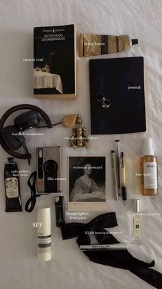 🖤 Jo Malone Perfume, Inside My Bag, Fotografi Vintage, Handbag Essentials, Mascara Waterproof, In My Bag