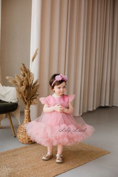 This Tutu Short Puffy Birthday Outfit is the perfect choice for your little one's special day! This outfit is designed with a shorter length tutu skirt that is both cute and comfortable for your toddler. A fancy infant dress that is perfect for special occasions, such as a birthday party or a photoshoot.  Your little girl will feel like a princess in this lovely toddler princess baby girl dress. Features: - short above the knee length; - puffy ruffled tulle skirt   - short puffy tulle sleeve - s High Tea Outfit, Toddler Pageant Dresses, Purple Tutu Dress, Outfit Photoshoot, Baby Birthday Dress, Rosé Summer, Christmas Dress Baby, Baby Party Dress