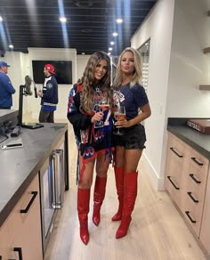 Bears Football Game Outfit, Celebrity Game Day Outfit, Tail Gate Outfit College, Football Gf Outfits College, Tailgating Outfits Cold, Falcons Game Day Outfit Woman, Super Bowl Outfits For Women 49ers, Bills Game Day Outfit