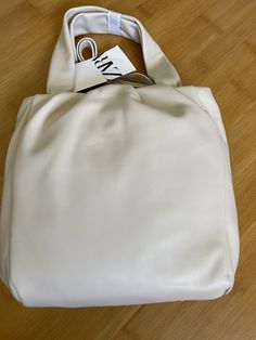 New Zara soft city bag off white medium size. Brand new with tag beautiful Zara New Zara soft city bag off white medium size Please see pictures for more details White Rectangular Hobo Bag With Top Carry Handle, Modern Beige Satchel With Dust Bag Included, Beige Satchel For Shopping With Dust Bag, Beige Satchel With Rolled Handles For Shopping, White Hobo Bag For Errands, White Hobo Bag With Top Carry Handle For Errands, Cream Rectangular Shoulder Bag With Rolled Handles, White Hobo Bag For Errands With Top Carry Handle, White Rectangular Hobo Bag With Dust Bag