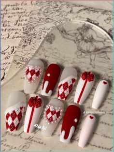 Nail Noel, Classy Nail Art Ideas, Nail Art Noel, Art Deco Nails, Festive Nail Art, Glittery Nails, Cute Christmas Nails, Really Cute Nails, Kawaii Nails