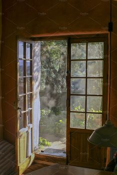 Sun through open door Open Door Aesthetic, Window Uk, Frog Bathroom, Vintage French Doors, Nc Waterfalls, Sunny Aesthetic, Monterey Furniture, Danai Gurira, 1930s House