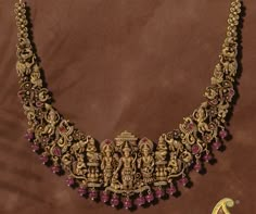 Unique Temple Jewellery, Terracotta Bangles, Temple Jewellery Pendants, Temple Jewellery Necklace, Pretty Gold Necklaces, Indian Gold Necklace Designs, Wedding Jewellery Designs, Unique Gold Jewelry Designs, Wedding Jewelry Sets Bridal Jewellery