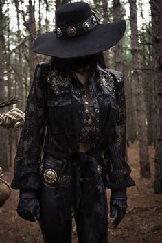 Gothic Country, Cowboy Aesthetic, Black Clothes, Southern Gothic, Cowboy Outfits, Modern Witch, Painkiller, Looks Black