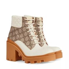 With A Sports-Influenced Style, These Gucci Ankle Boots Are Crafted From The House's Iconic Gg Supreme Pattern. Quilted Detailing Adds A Unexpected Contrast At The Ankle, Creating A Contemporary Feel. Made In Italy Composition Outer: Leather 50%, Canvas 50% Sole: Rubber 100% Size Eur 41 = Us 11 White Gucci Boots, Short Doc Martens, Gucci Clothes Women, Ugg Boots Mini, Gucci Outfits Women, Gucci Women Shoes, Designer Things, Gucci Products, Gucci Outfit