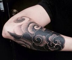 Black Cloud Tattoo, Japanese Cloud Tattoo, Cloud Tattoo Sleeve, Tattoo Wave, Mangas Tattoo, Wave Tattoo, Cloud Tattoo, Trendy Tattoo