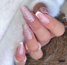 Christmas Shellac, Sparkly Christmas Nails, Manicure Christmas, Nail Holiday, Winter Nails Ideas, Ballerina Nails Shape, Nail Noel, Nail Christmas