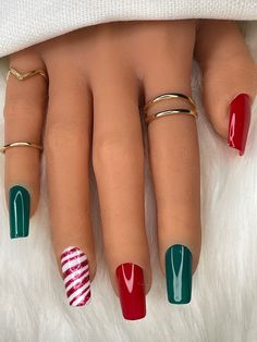 Festive Nail Designs, Candy Cane Nails, Red And Green Christmas, Festival Nails, Xmas Nails, Christmas Nail Designs, Christmas Nail