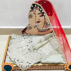 Saree packing tray #sadiwalipacking 🎉@do_baheno_ki_dukan #dobahenokidukan #packaging #chhab Saree Hamper Decoration, Chhab Decoration Tray, Weeding Packing Idea, Gift Tray Decoration Ideas, Saree Packing Ideas Wedding Gift Packaging, Saree Gift Packing Ideas, Chhab Decoration Idea, Bridal Packing Ideas, Bridal Trousseau Packing