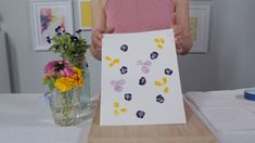 How to Make Pounded Flower Art with Fresh Blooms Framed Flower Art, Pressed Flower Crafts, Pressed Flower Art, Simple Flower, Flower Diy Crafts