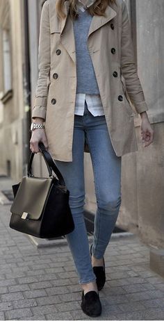 Inspo: Textured neutrals with a few stripes and florals : femalefashionadvice Winter Office Outfits, Winter Layering Outfits, Chique Outfit, Looks Jeans, Thanksgiving 2020, Mode Tips, Coat Outfit, Kelly Bag, Outfit Jeans