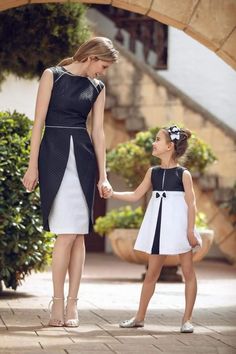 Parisian Style Dress, Mommy And Me Christmas, Mommy And Me Dress, Mommy Dress, Mom Daughter Outfits, Mommy Daughter Outfits, Mother Daughter Fashion, Mother Daughter Matching Outfits, Daughter Fashion