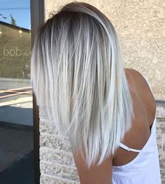 Color de pelo Straight Hair Highlights, Gray Balayage, Middle Hair, Silver Highlights, Silver Hair Color, Shoulder Length Hair Cuts, Brown Blonde Hair