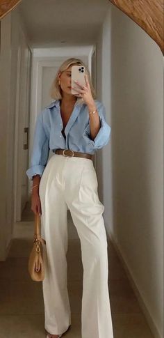 Minimalist Wardrobe: 7 White Wide Leg Trouser Outfit Ideas Wide Leg White Pants Outfit, Beige Wide Leg Pants Outfit, Wide Leg Pants Outfit Ideas, White Wide Leg Pants Outfit, Wide Leg Pants Outfit Work, White Trousers Outfit, Wide Leg Pant Outfit, Beige Pants Outfit