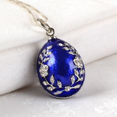 Jeweled Eggs, Egg Jewelry, Egg Styles, Golden Angel, Jewelry Looks, Faberge Jewelry, Faberge Egg, Faberge Eggs, Pretty Pendant