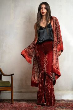 Look Kimono, Mode Tips, Looks Country, Velvet Flares, Look Rock, Velvet Pants, Mode Inspo, Hendrix, Crushed Velvet