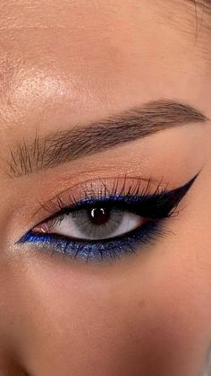 Prom Makeup For A Royal Blue Dress, Navy And Silver Makeup, Smoky Blue Eye Makeup, Blue And Black Eye Makeup, Navy Blue Prom Makeup, Blue And Black Makeup, Royal Blue Makeup Looks, Dark Blue Eyeshadow, Dark Blue Makeup