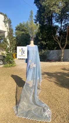 Duppattas Designs Ideas, Dupatta Designs, Dupatta Design, Eid Dress, Embroidery Fashion Detail, Indian Outfits Lehenga, Machine Work, Eid Dresses