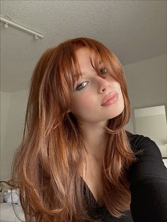 #copperhaircolor #redhead #ginger #haircut #hairstyles Ginger Shoulder Length Hair With Bangs, Dyed Ginger Hair Copper, Copper Hair With Red Undertones, Ginger Haircut Ideas, Ginger Brown With Highlights, Ginger With Face Framing Highlights, Reverse Calico Hair, Tan With Copper Hair, Haircuts For Ginger Hair