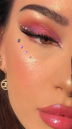 Rosa Make-up, Coachella Makeup, Rhinestone Makeup, Rave Makeup, Smink Inspiration, Makijaż Smokey Eye, Eye Makeup Designs