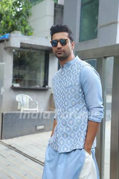 Kurta Pajama Men For Diwali, Kurta Pajama Style For Men, Kurta Pajama With Nehru Jacket Wedding, Traditional Kurta Pajama For Men, Kurta Pajama Sadri Mens, Diwali Dress For Men, Mens Kurta Pajama Designs, Vicky Kaushal Kurta, Bandi Kurta Mens Fashion