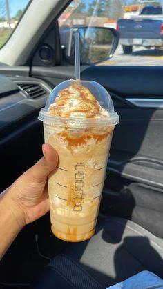 starbucks, caramel ribbon , caramel frappe, coffee, expresso Caramel Ribbon Crunch, Iced Starbucks Drinks, Starbucks Caramel, Starbucks Coffee Drinks, Starbucks Drink, Starbucks Drinks Recipes, Food Babe, Is It Worth It, Caramel Macchiato